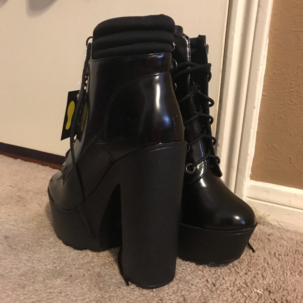 Black boot heals SUPER CUTE